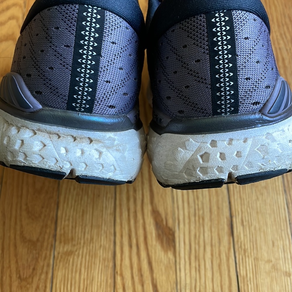 Brooks Women’s GuideRails - Size 10M - Picture 3 of 8